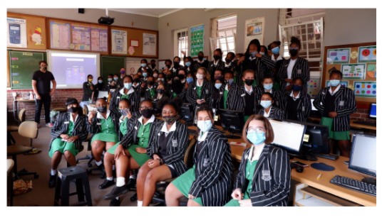 REAL QUEENS FIX EACH OTHER'S CROWNS - Jeppe Code Kamoso Hackathon 2021